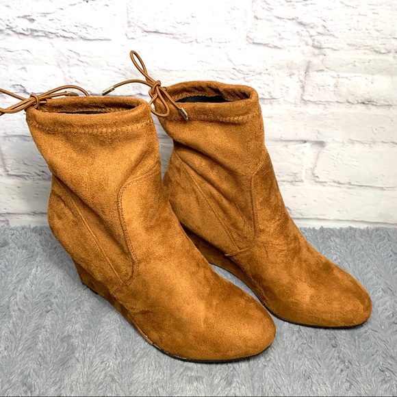 Chinese Laundry Shoes - NWOB Womens Chinese Laundry tan wedge booties